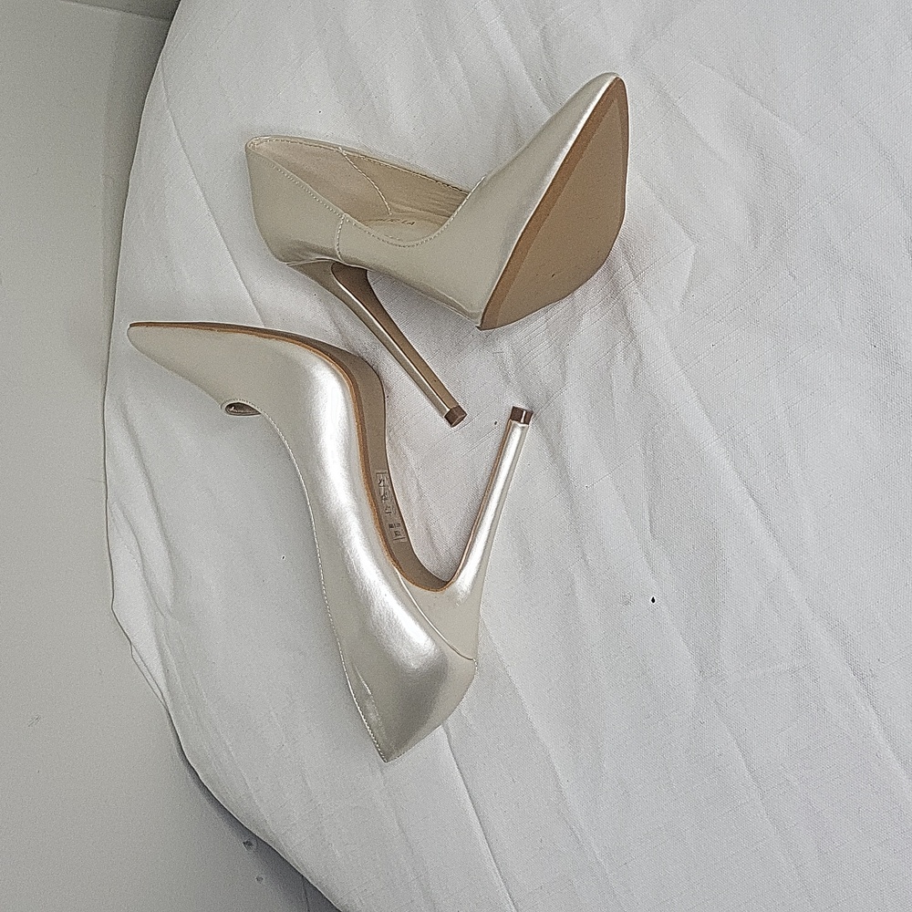 Heels - Picture 2 of 3